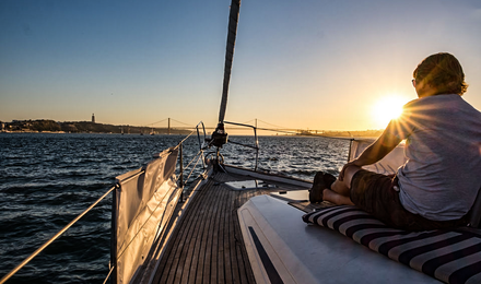 体验<br/>里斯本爵士帆船出海，大西洋上的日落巡游