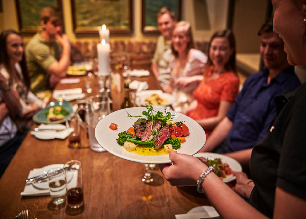 味蕾<br/>卑尔根最古老的餐厅 Bryggeloftet & Stuene Restaurant