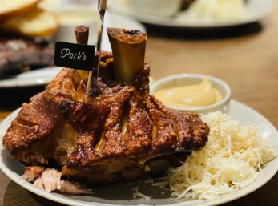 味蕾<br/>来东欧必尝特色菜 肉食爱好者的最爱 脆皮烤猪肘