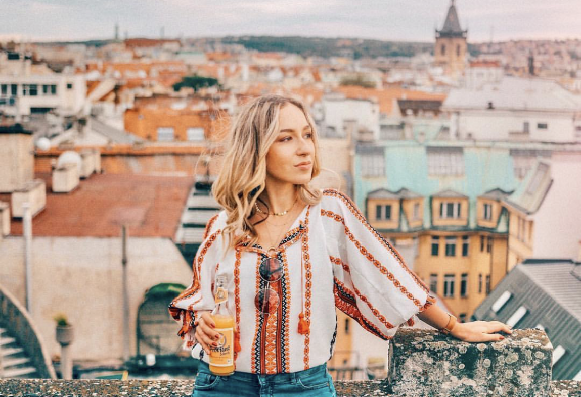 游览 <br/>特别游览定制：布拉格专属旅拍，在千年古城定格你的电影主角瞬间