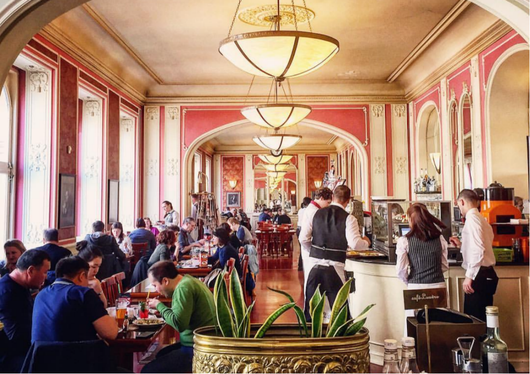 味蕾 <br/>布拉格百年咖啡殿堂，用一杯卡夫卡同款咖啡开启东欧文艺氛围