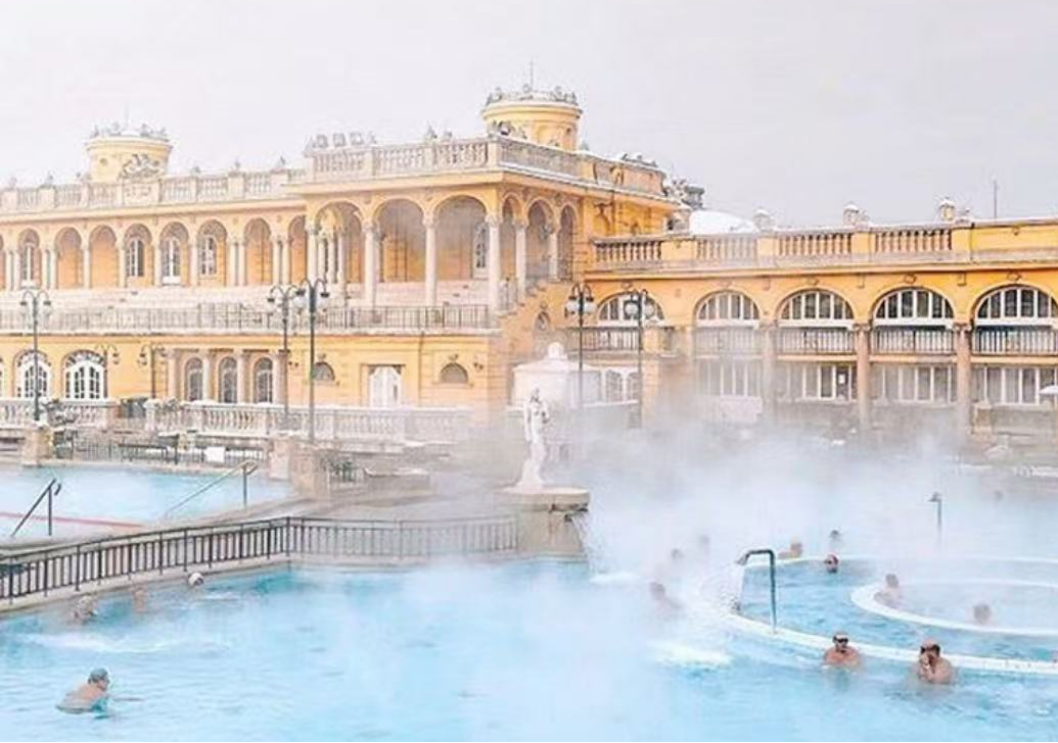 体验<br/>布达佩斯百年温泉浴，在巴洛克建筑中感受冰火两重天