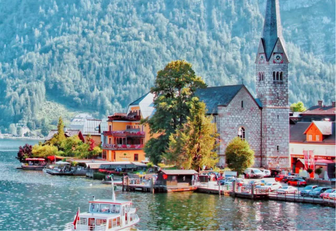游览 慢逛最美哈尔施塔特，搭乘蒸汽小火车俯瞰七湖全景