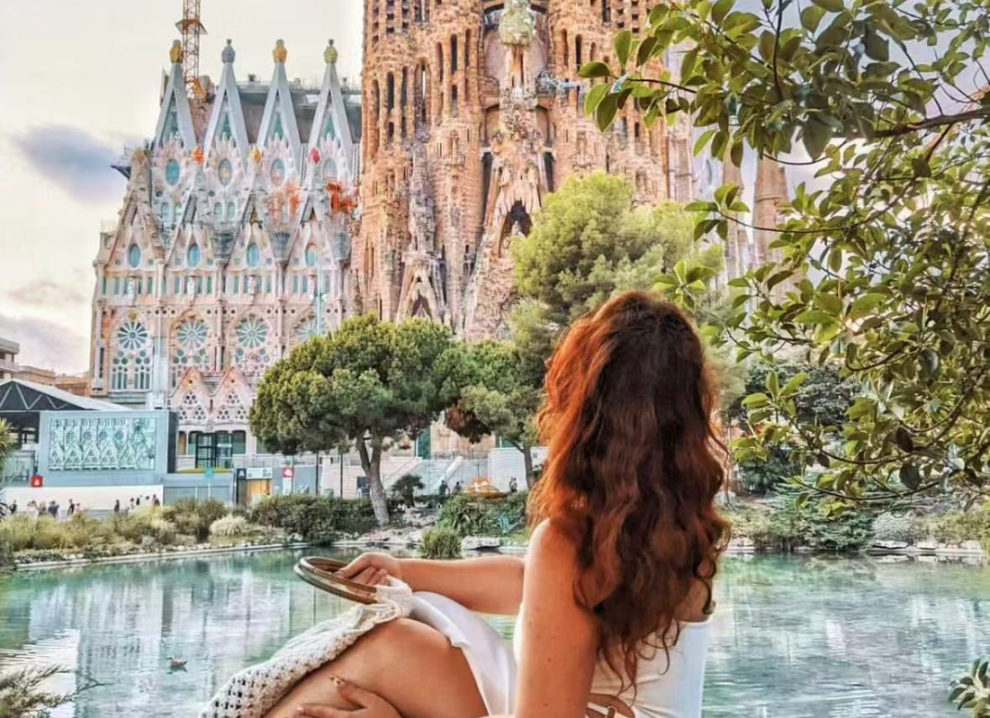 游览<br/>走进高迪的奇幻世界 一键解锁朋友圈九宫格的超美大片