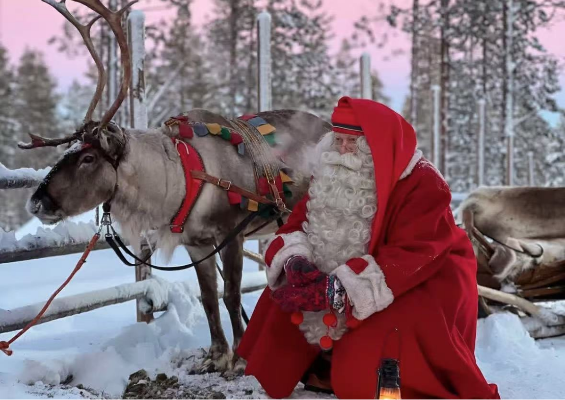 游览<br/>探访圣诞老人村，来一场与圣诞老人的约会