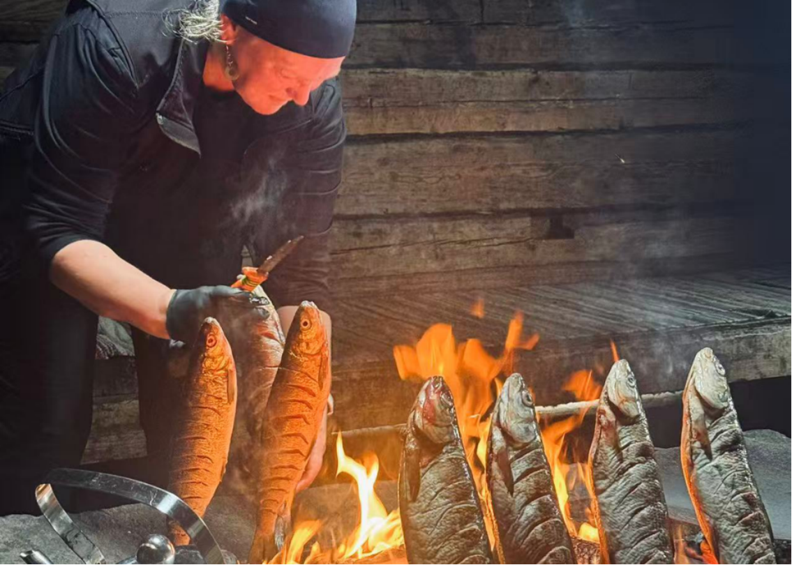 味蕾<br/>拉普兰之心超地道美食体验，老奶奶家的明火炙烤白鲑鱼