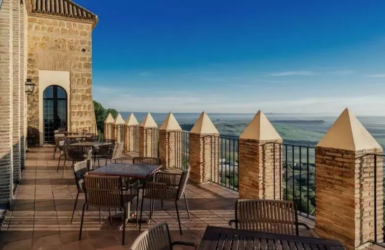 美宿<br/>特别美宿定制：西班牙旅行必修课，连续两晚入住parador古堡酒店